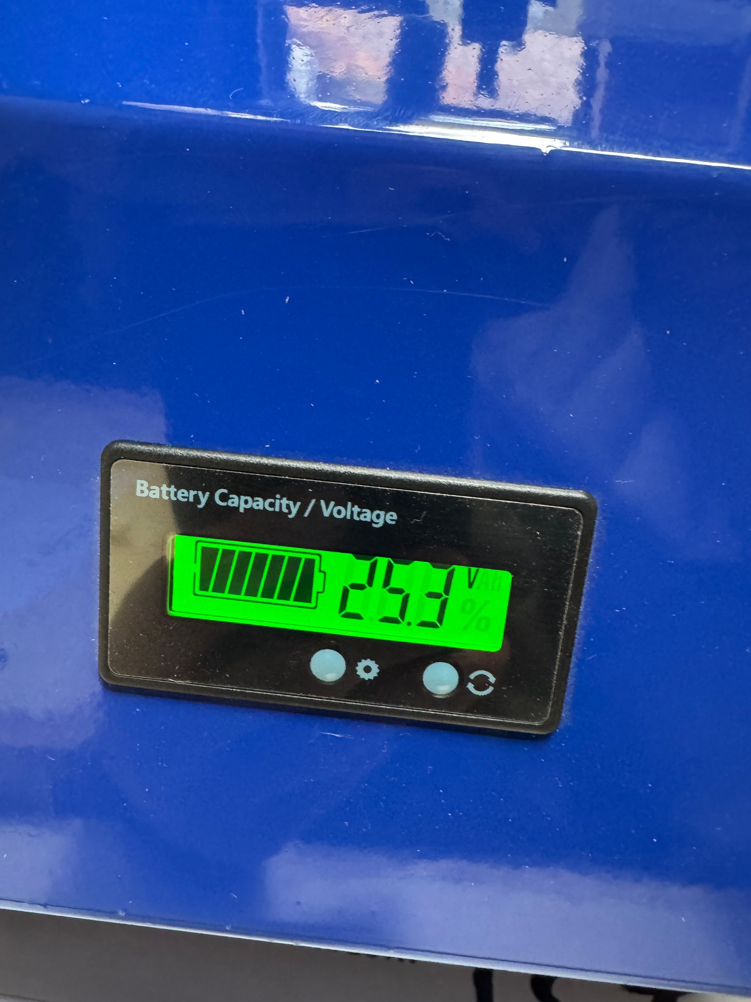 Robot de tuns iarba AWY 550 PRO Hybrid Lawn Mower – motor termic Loncin, 9CP, 244CC, Euro 5, in 4 timpi, telecomanda profesionala, cu senile, urca pante de 45° - imagine 26