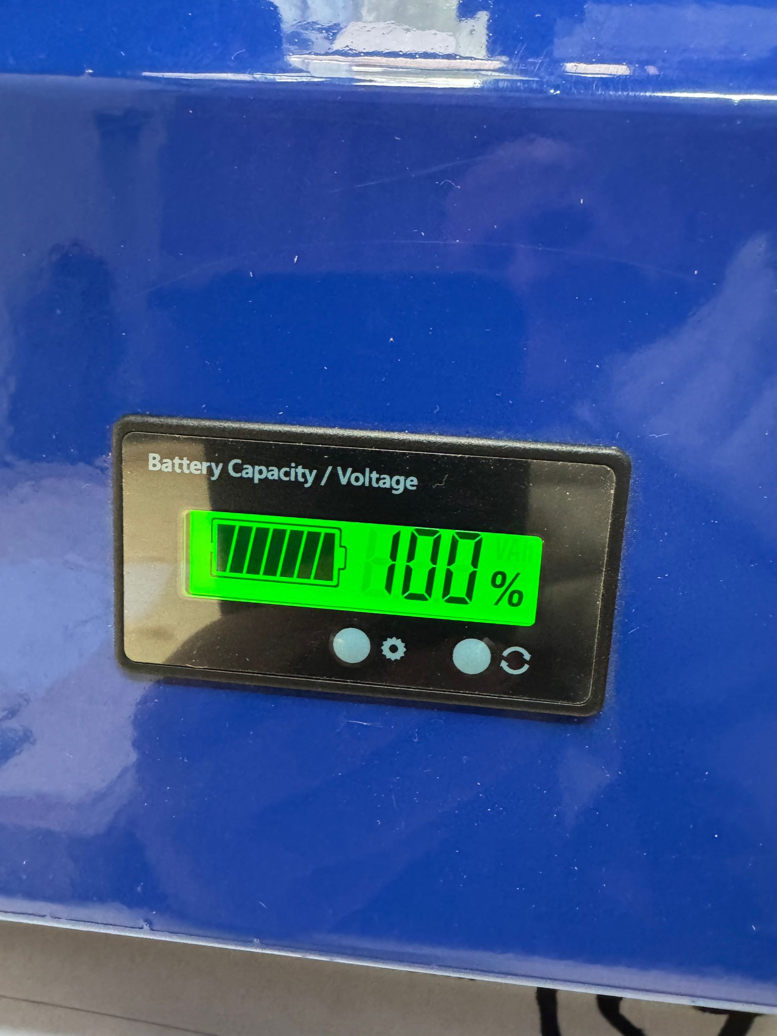 Robot de tuns iarba AWY 550 PRO Hybrid Lawn Mower – motor termic Loncin, 9CP, 244CC, Euro 5, in 4 timpi, telecomanda profesionala, cu senile, urca pante de 45° - imagine 27